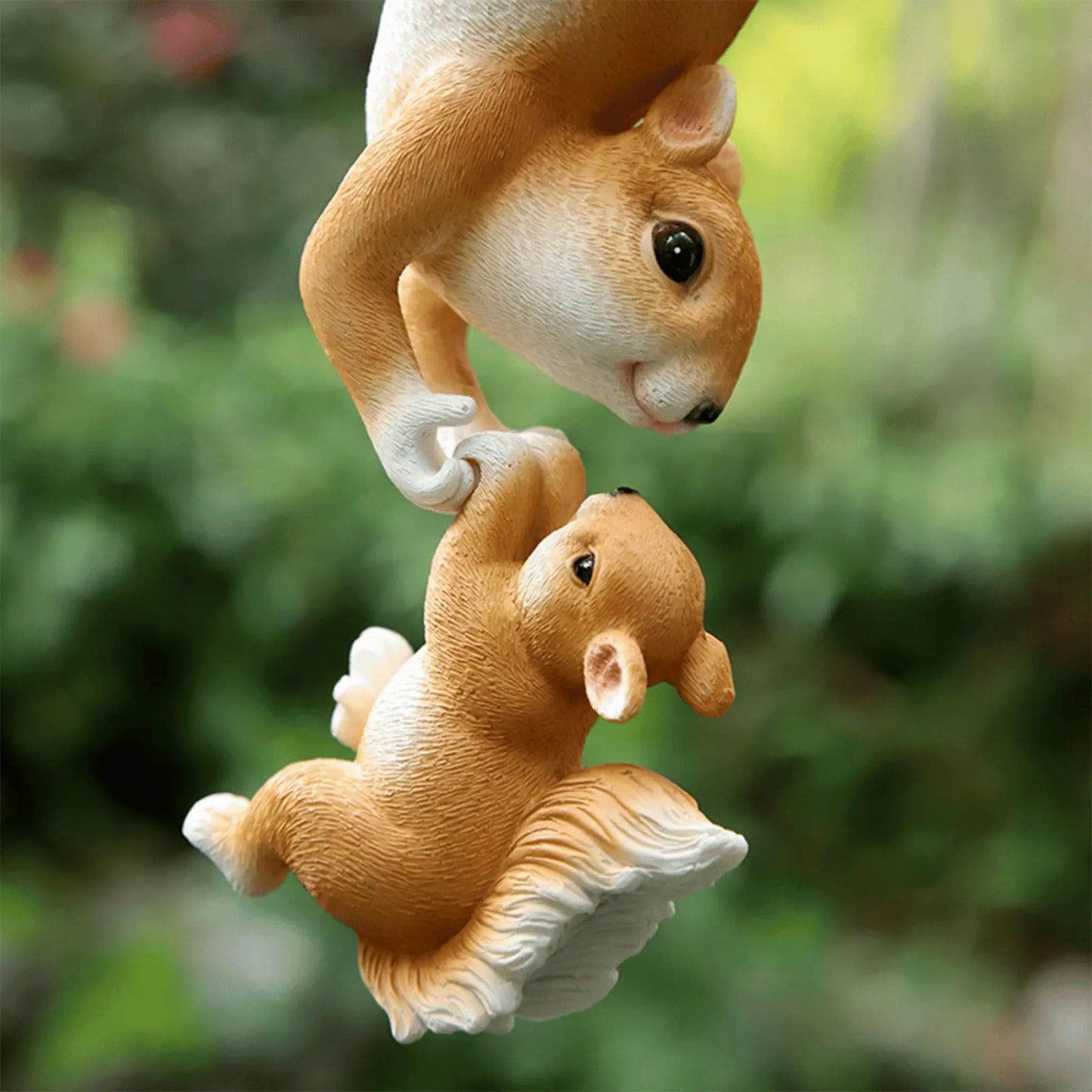 Hanging Squirrel Duo Statue - Charming Garden Decoration